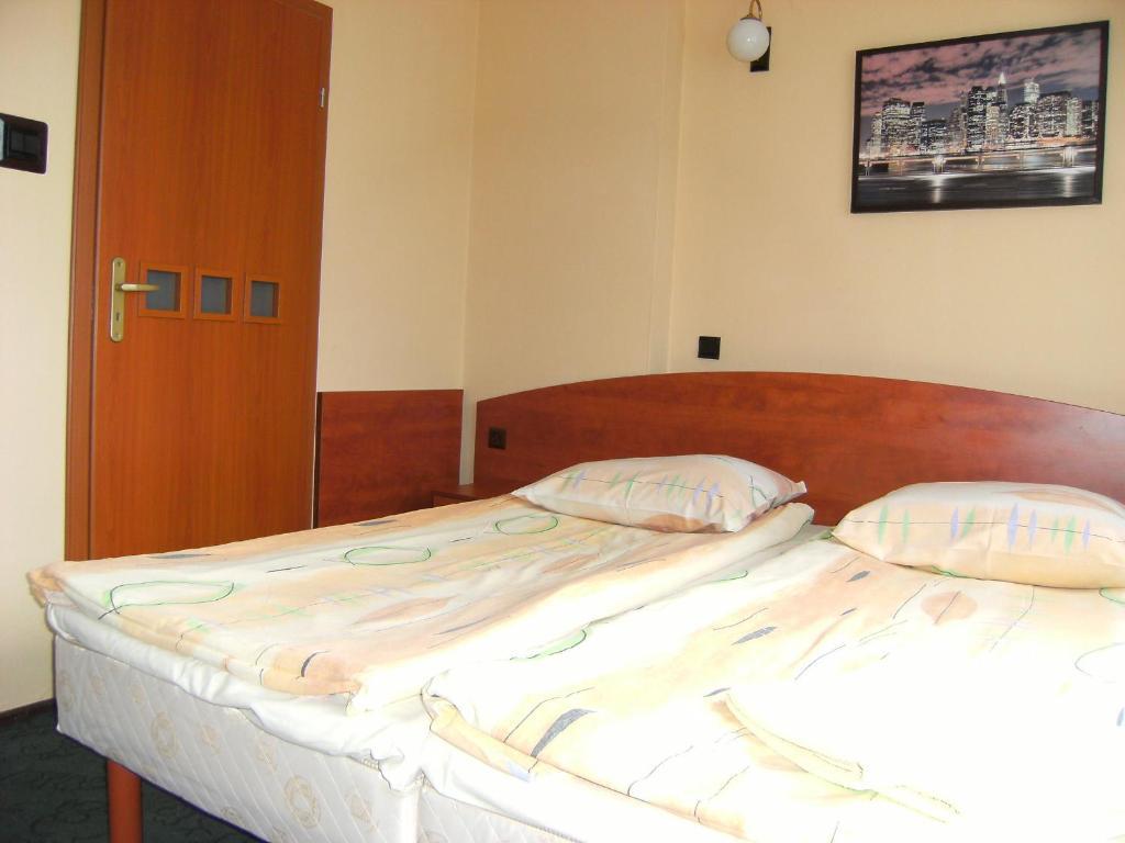 Hotel Lech Gniezno Habitación foto