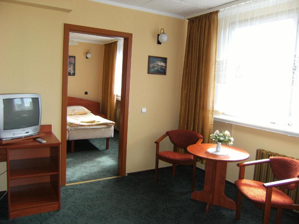 Hotel Lech Gniezno Habitación foto