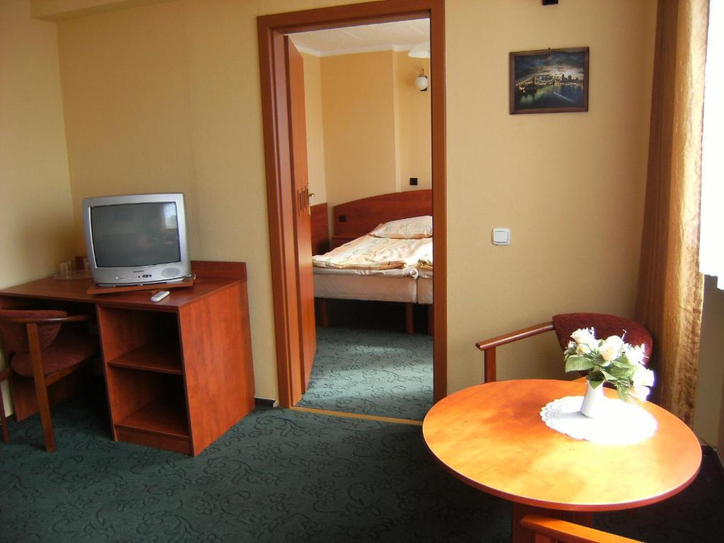 Hotel Lech Gniezno Habitación foto